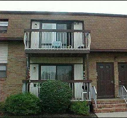 2nd image of 1103 N Oaks Blvd