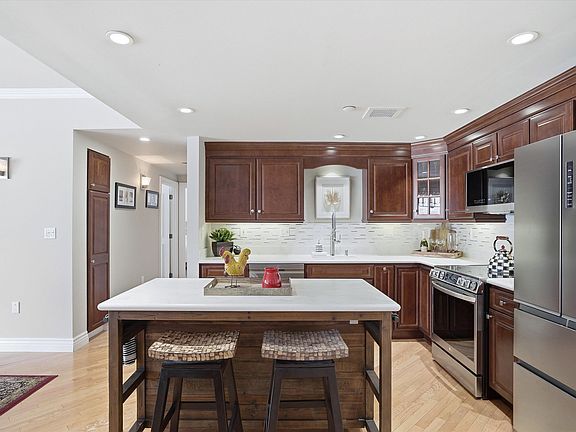 4th image of 300 River Road #106