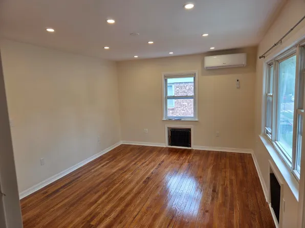 7516 197th St Floor 2, Fresh Meadows, NY 11366