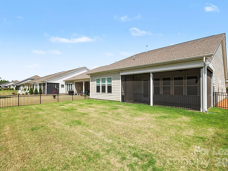 2026 Lake Como Dr — Photo 26