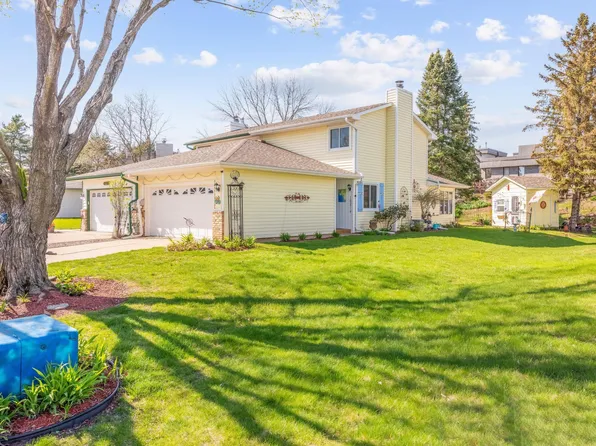 16614 Terrey Pine Dr, Eden Prairie, MN 55347