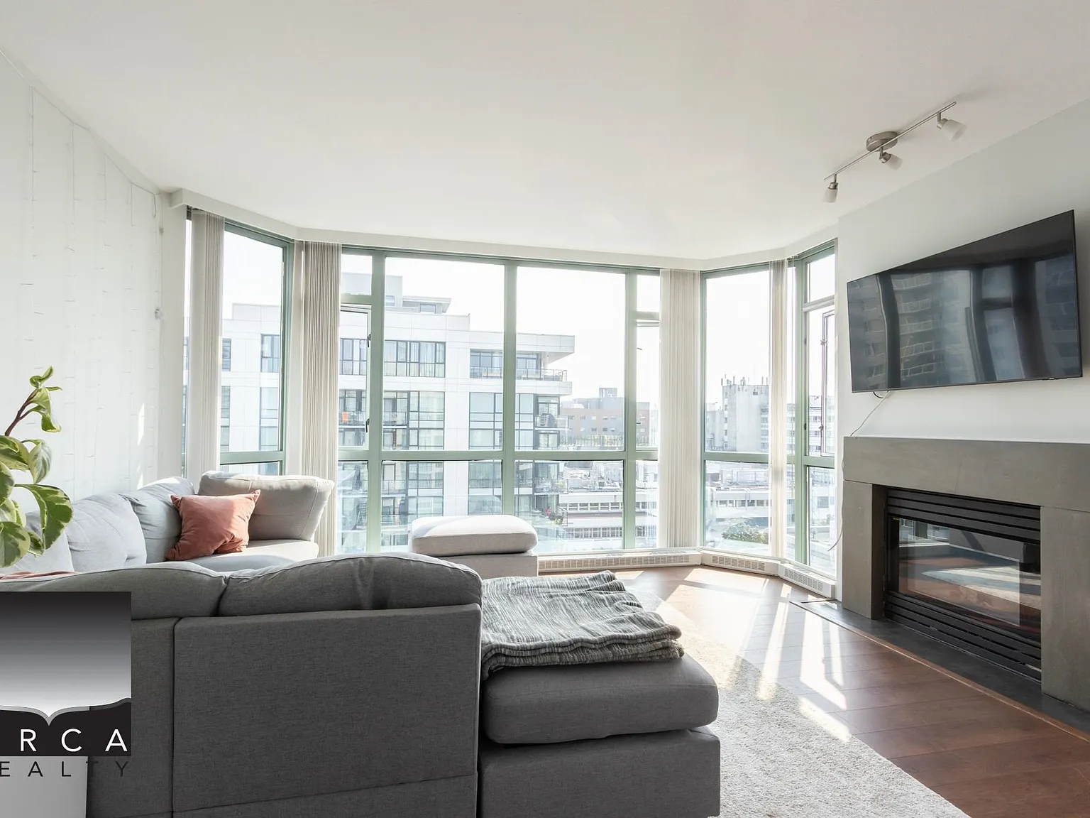 1 bed, 757 sqft, $2,600 — Photo 2