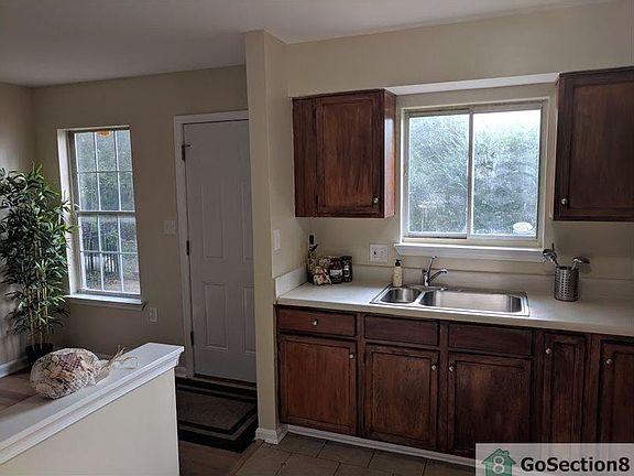 3rd image of 1130 Somerset St
