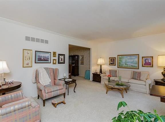 2nd image of 12379 Oak Hollow Dr
