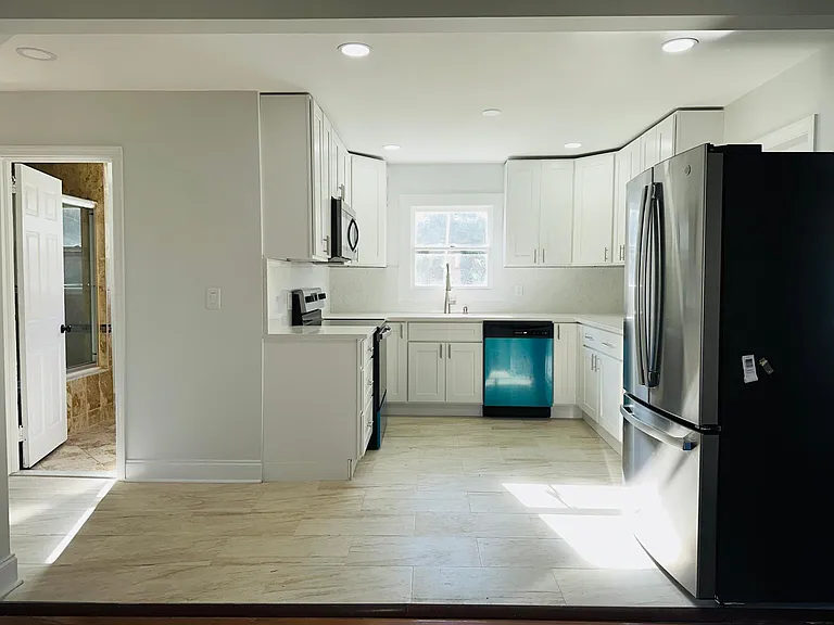 79 Hawkins Ave — Photo 2