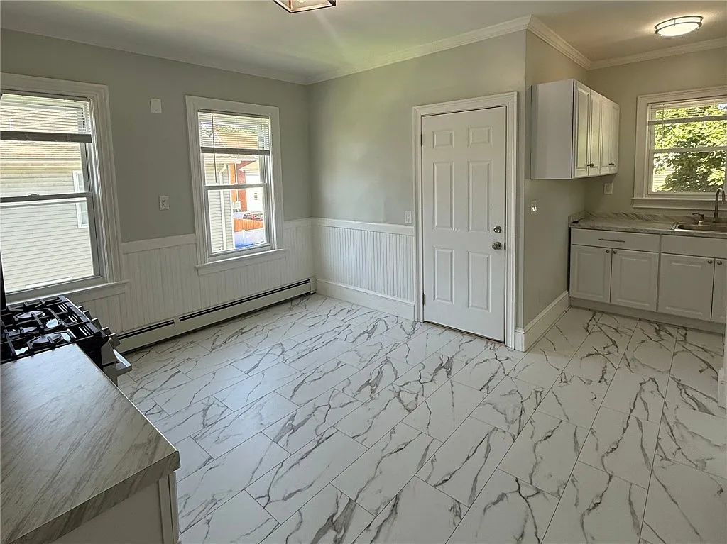 3 bed, 1275 sqft, $2,500 — Photo 4