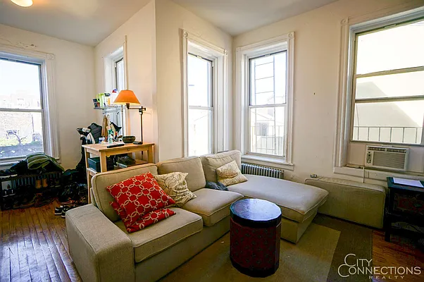 Rented by City Connections Realty | media 29