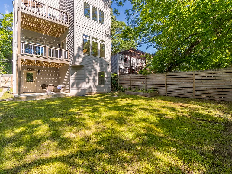 406 E Side Ave SE — Photo 7