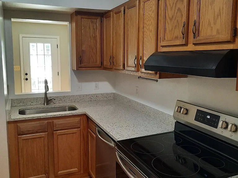 1706 Market St E — Photo 3