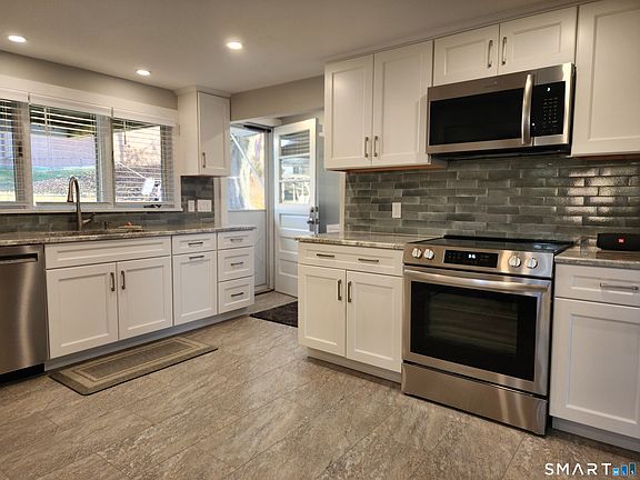 3rd image of 7 E Pattagansett Rd