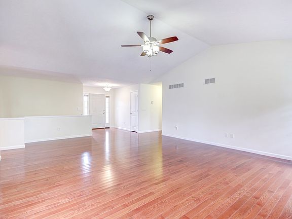 3rd image of 615 Willows Ave