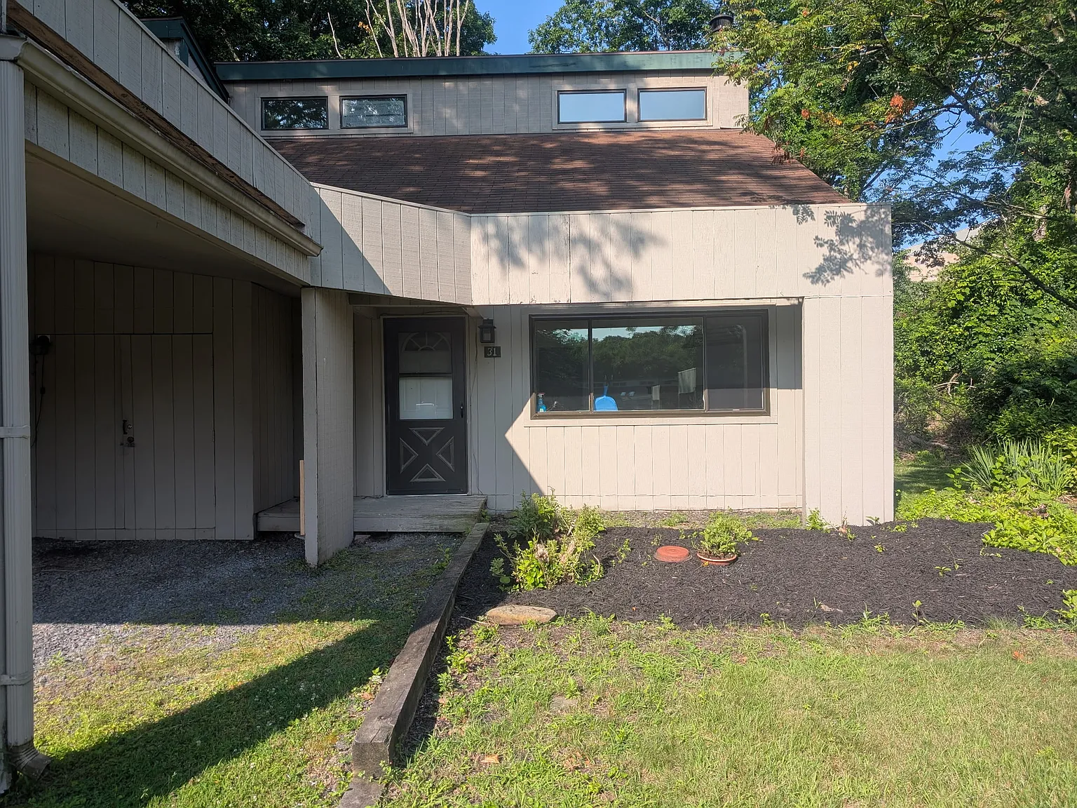 3 bed, 1260 sqft, $2,100 — Photo 2