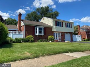 16 Finney Rd, New Castle, DE 19720