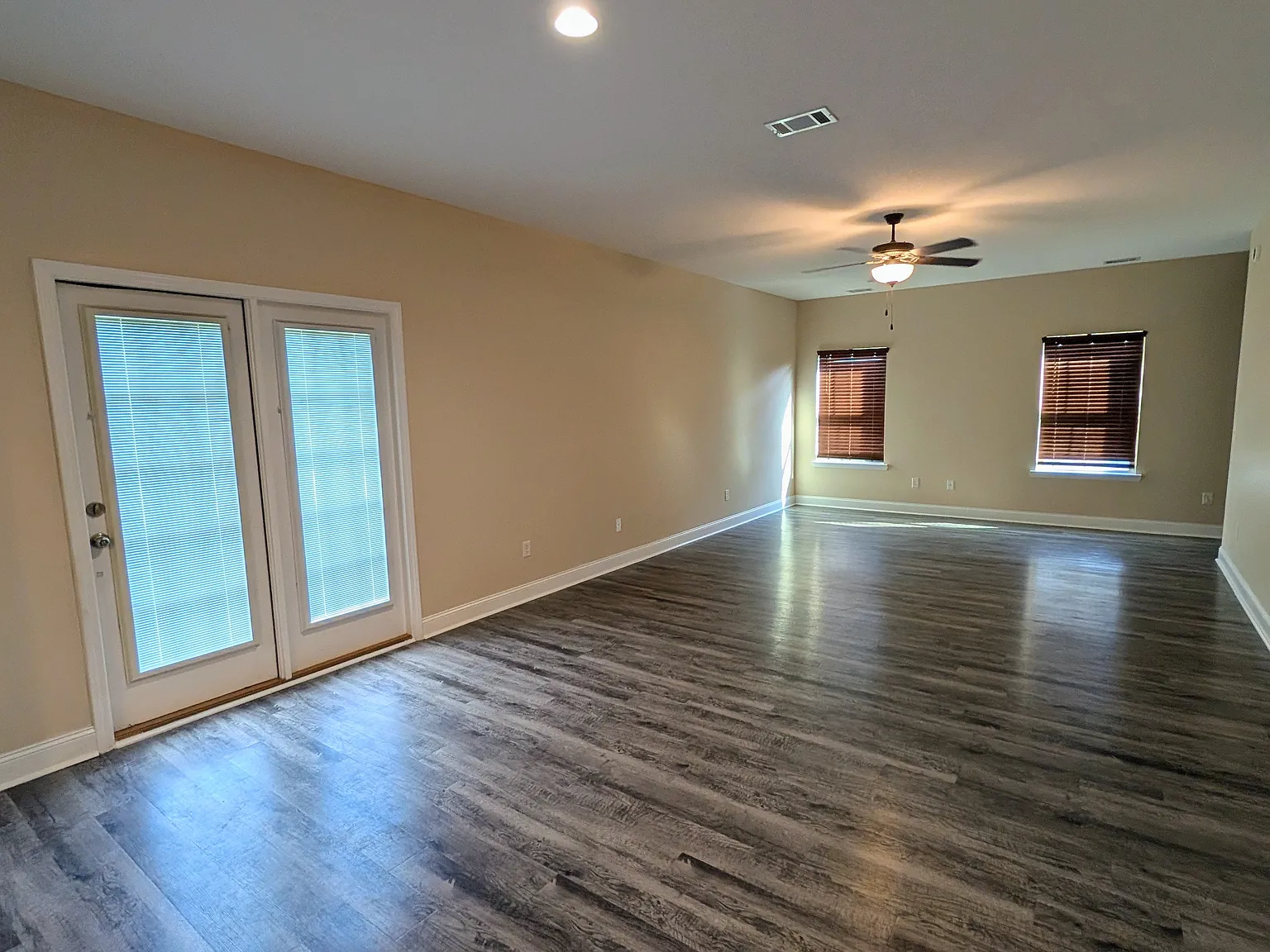 4 bed, 2.5 bath, 2437 sqft, $2,450 — Photo 4