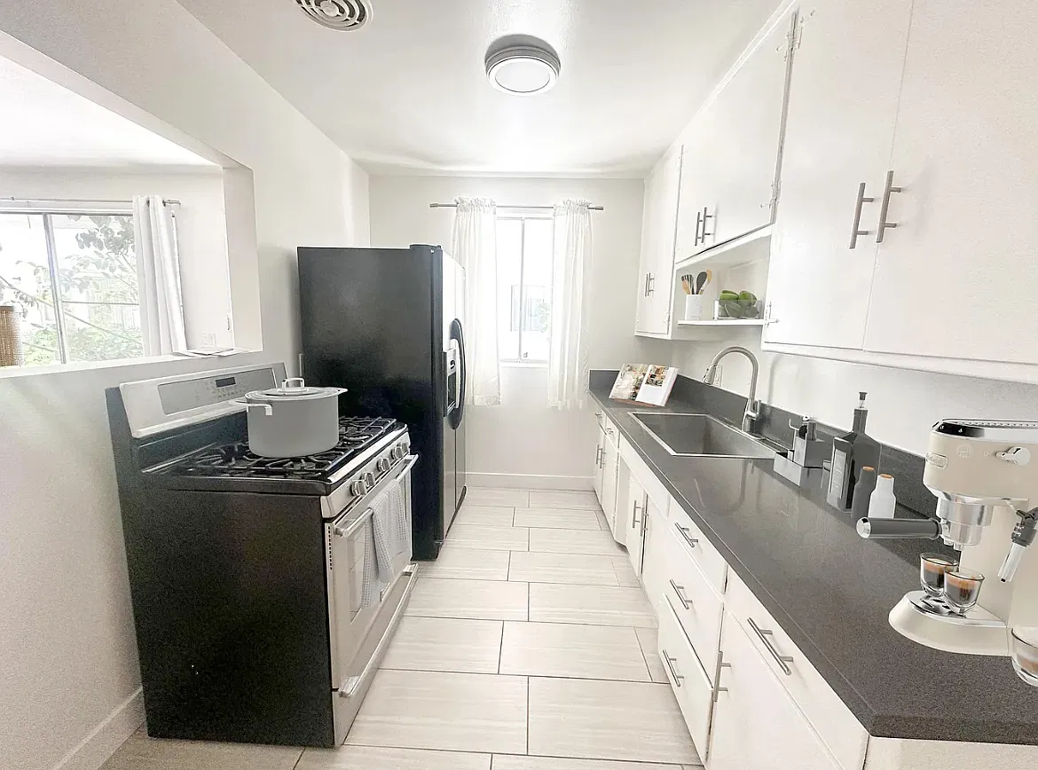 2 bed, $2,595 — Photo 2