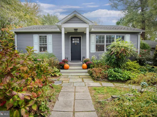 5697 Walnut St, Rock Hall, MD 21661