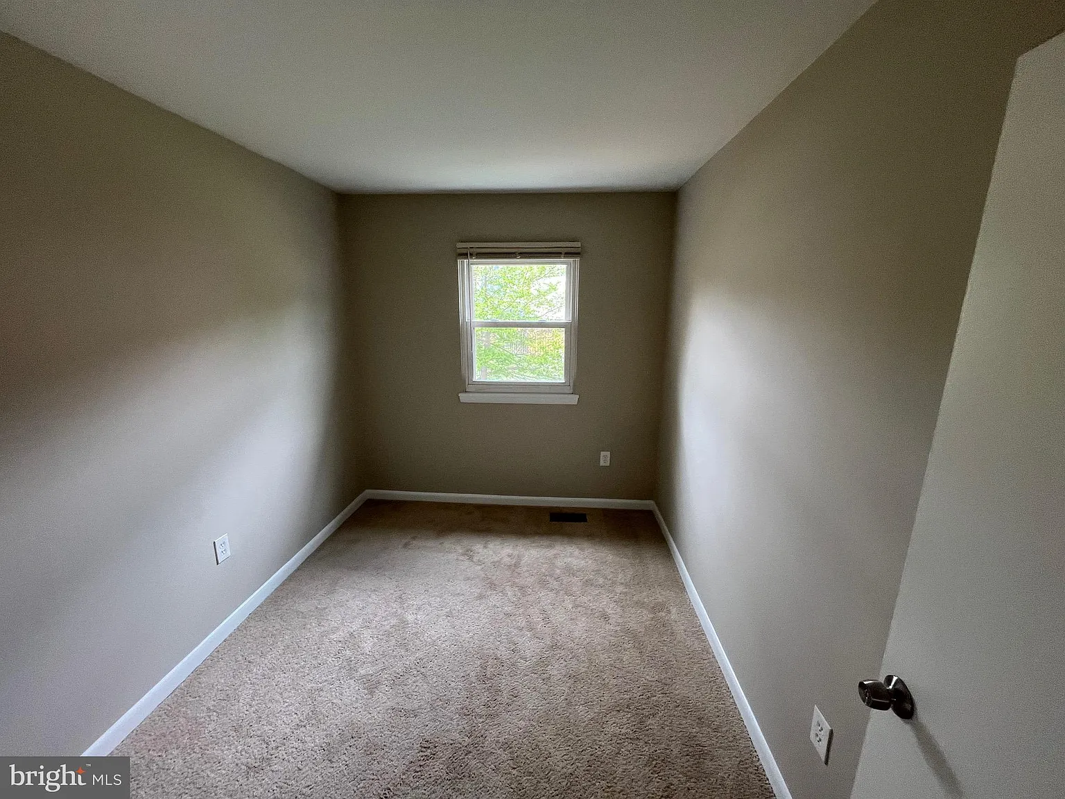3 bed, 2.5 bath, 1260 sqft, $2,400 — Photo 4