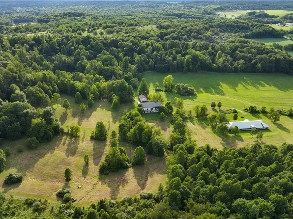 3120 Dover Zoar Rd NE, Bolivar, OH 44612