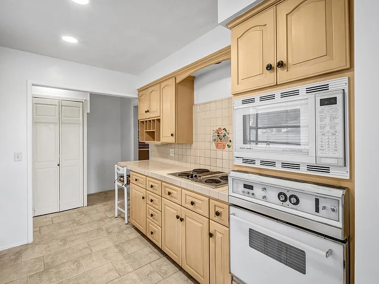 816 Granada Dr — Photo 17