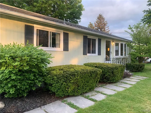 217 Clark Ln, Camillus, NY 13031