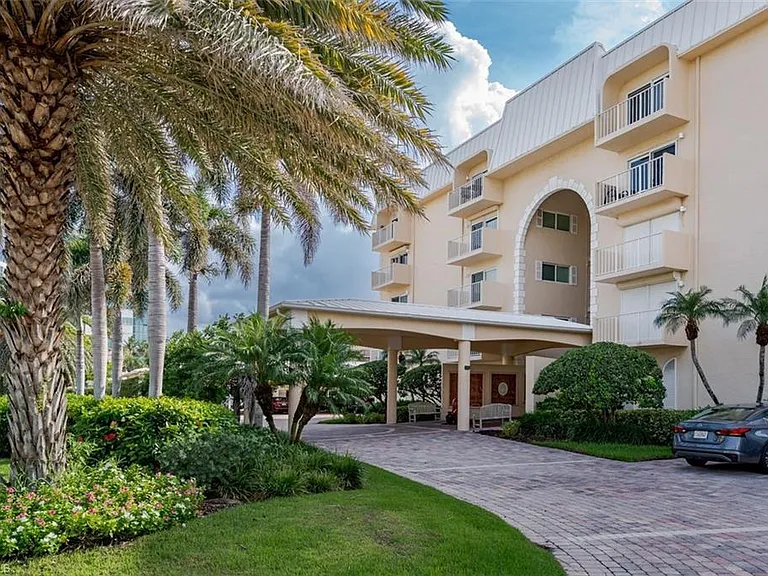 3450 Gulf Shore Blvd N #210 — Photo 30
