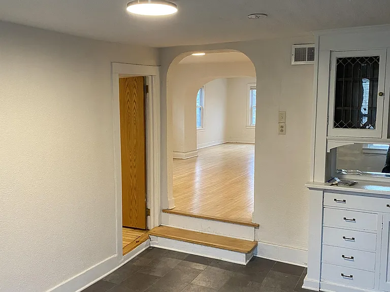 1604 N Franklin Pl — Photo 5