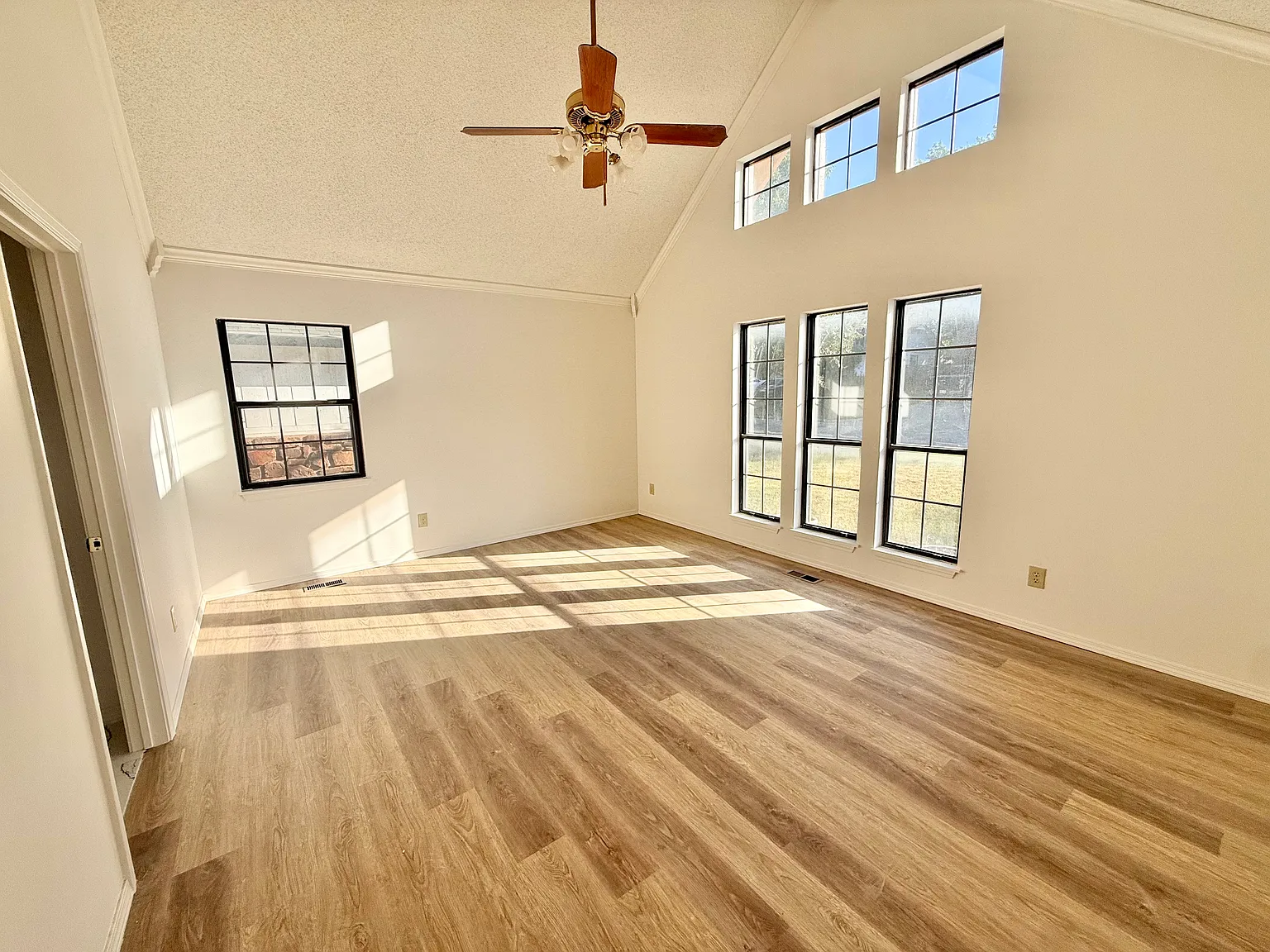 4 bed, 2.5 bath, 2993 sqft, $2,495 — Photo 4