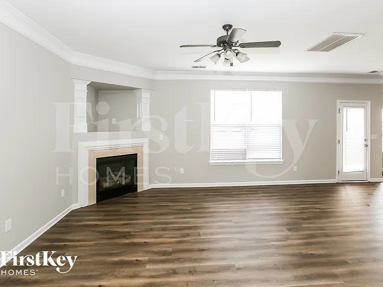 613 Latimer Way — Photo 4
