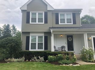 1038 Holly Cir, Lake Zurich, IL 60047