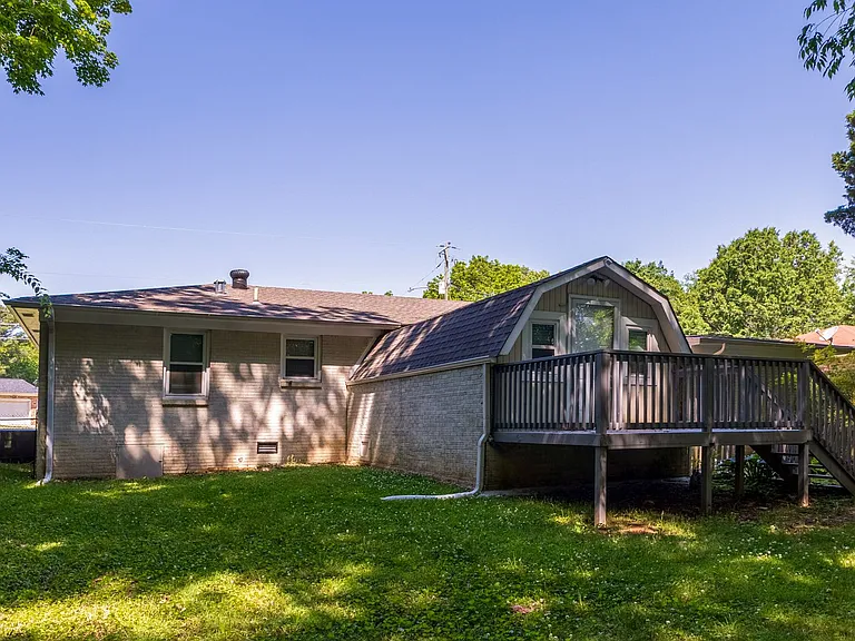 3306 Reynolds Dr NW — Photo 4