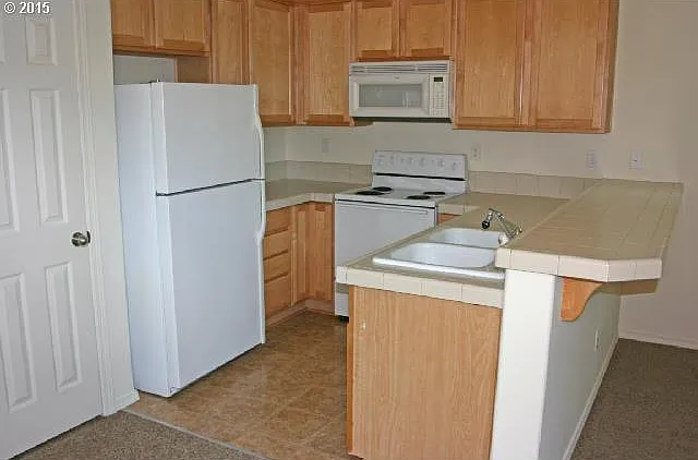 3 bed, 2.5 bath, 1755 sqft, $2,295 — Photo 3