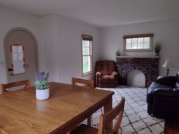 5th image of 105 Willow Ave
