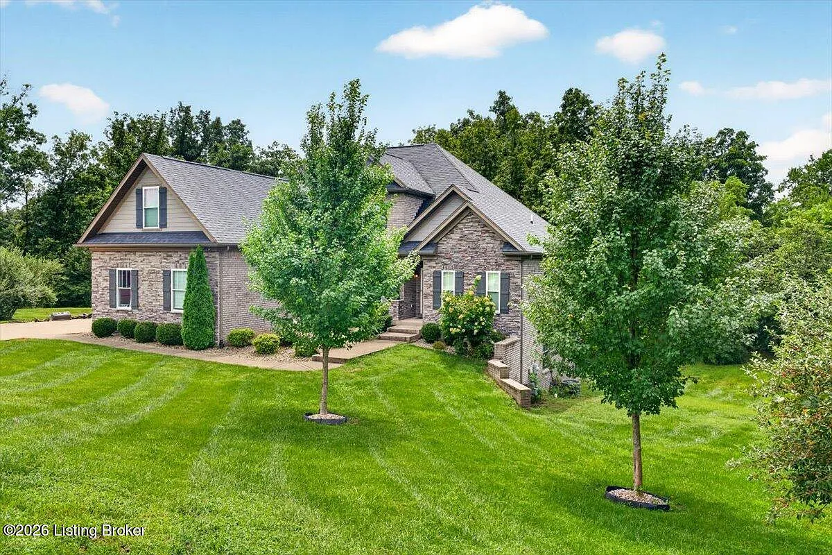 6 bed, 4.5 bath, 4000 sqft, $4,000 — Photo 3