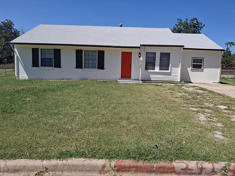 2414 NW 30th St — Photo 1