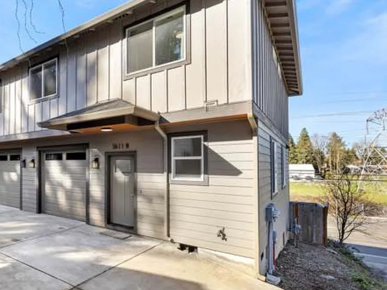 3611 NE Minnehaha St #B — Photo 1