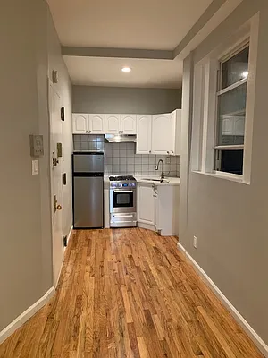 Rented by Salon Realty Corp | media 4