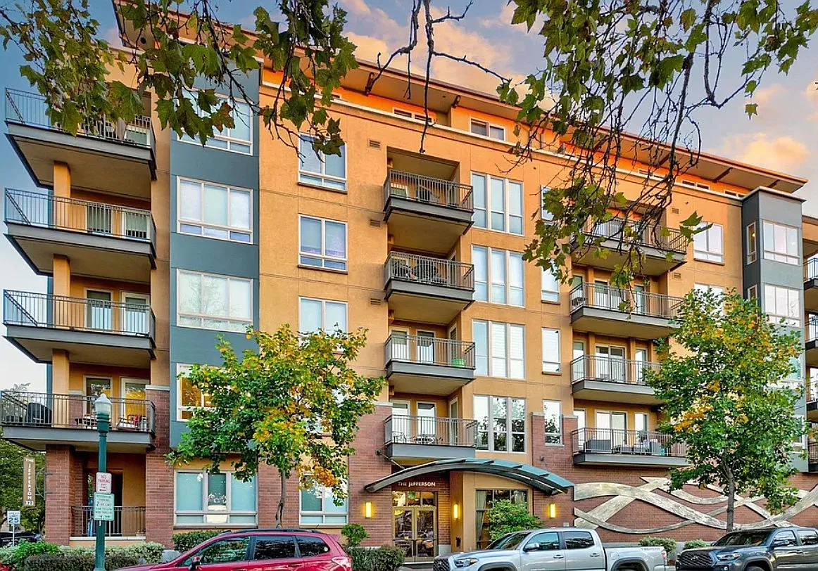 Furnished 2b/2b unit at Jefferson Condos - 323 W Jefferson St #101