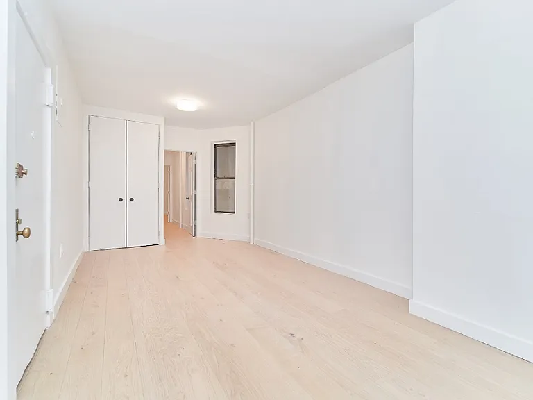 318 E 90th St #2E — Photo 9