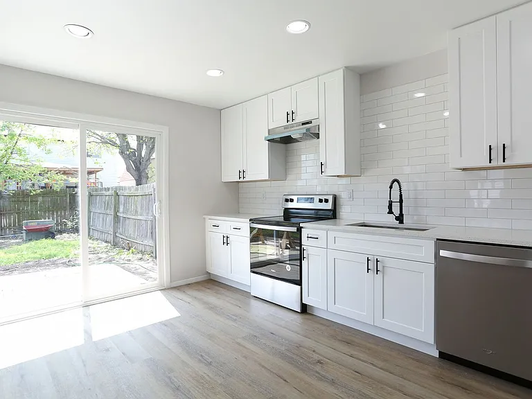 6870 Flaming Ridge Dr — Photo 16