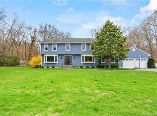 28 Teeter Rock Rd, Trumbull, CT 06611