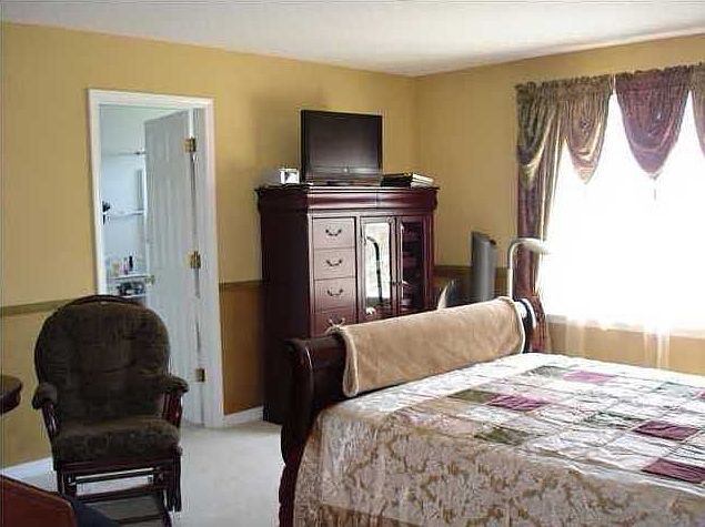 1st image of 201 Leebeck Cir