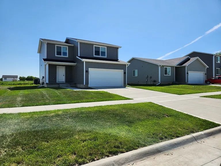 1007 Warren St — Photo 1