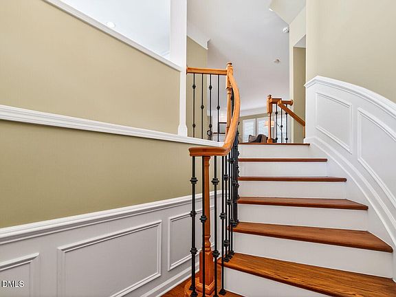 4th image of 2512 Blooming St