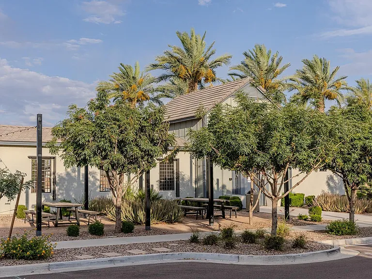 1111 W Diamondback Dr — Photo 41
