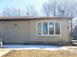 1605 Sheffield Ct, Elgin, IL 60123