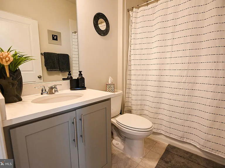 2047 Hinshaw Dr — Photo 37