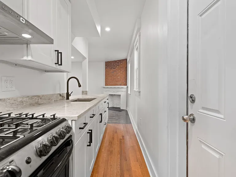 455 George St — Photo 3