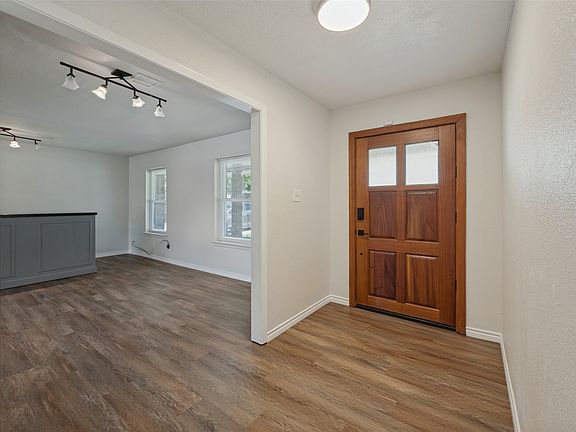 4th image of 2400 W Lavender Ln