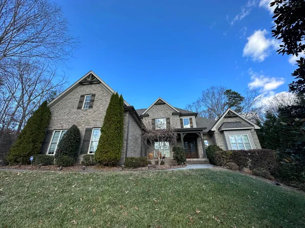 3755 N Lakeshore Dr, Clemmons, NC 27012