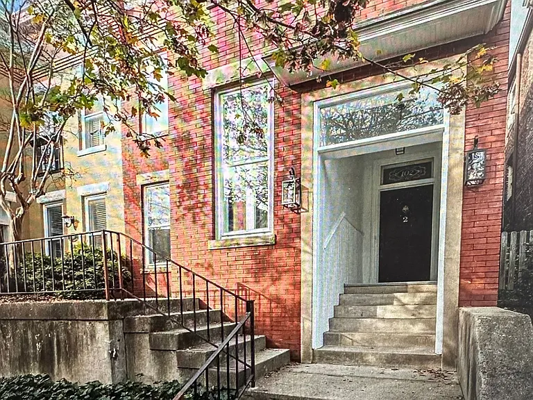 102 N Harvie St — Photo 1